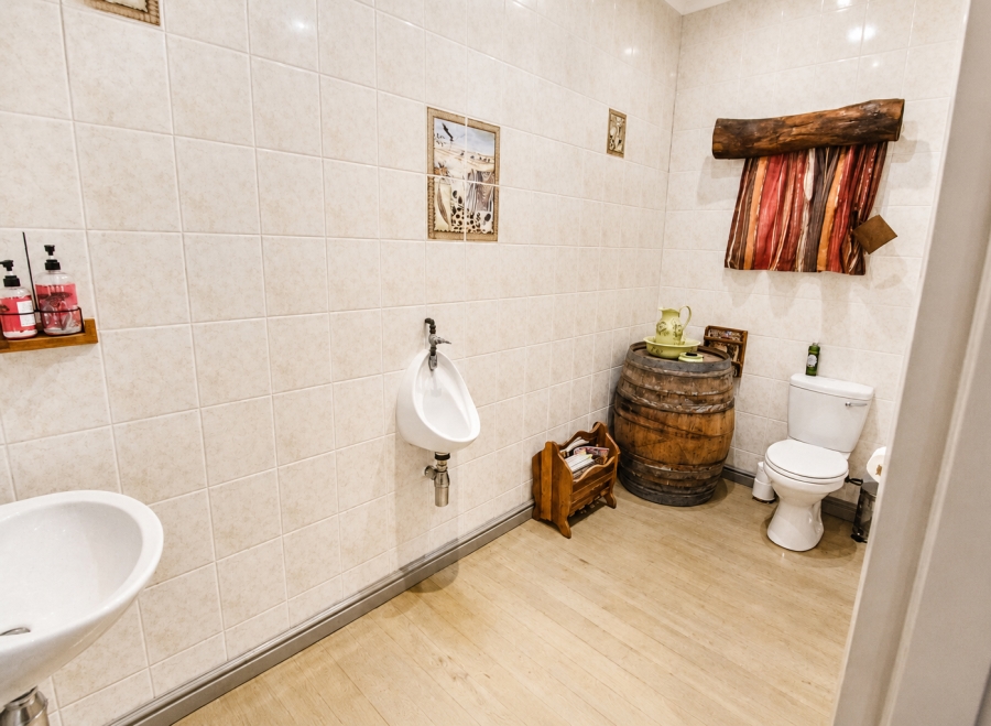 To Let 7 Bedroom Property for Rent in Humansdorp Eastern Cape